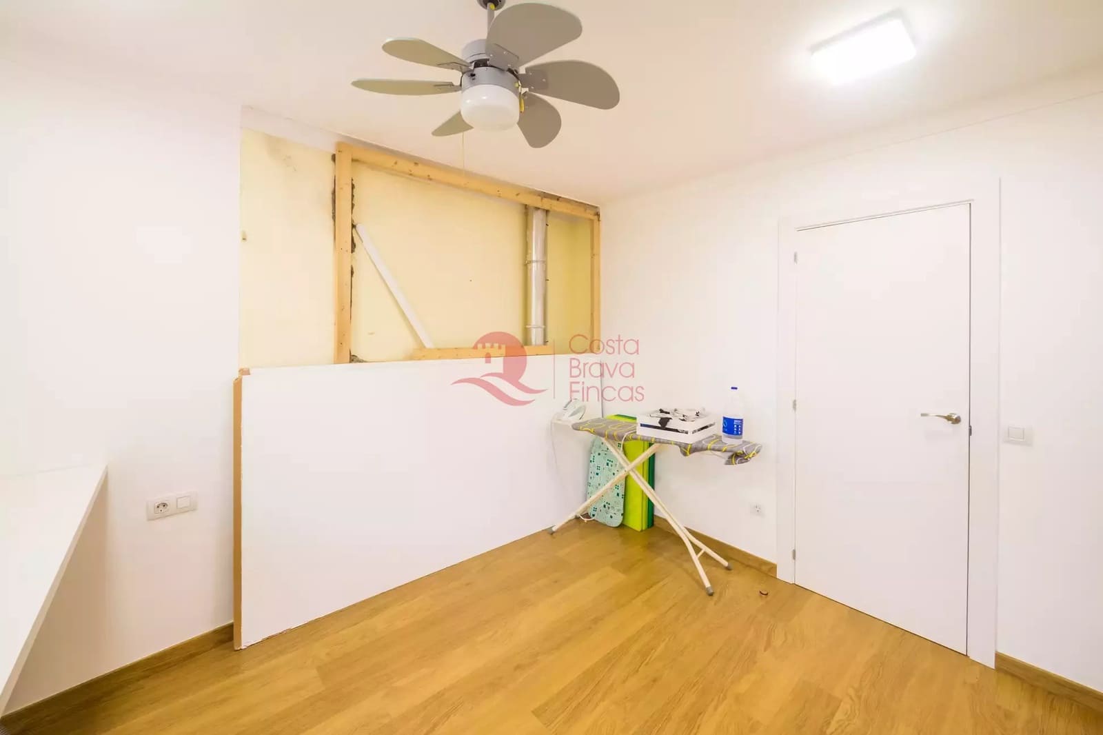 7 soveværelse Byhus til salg i Fonteta med swimmingpool garage - € 695.000 (Ref: 9048652)