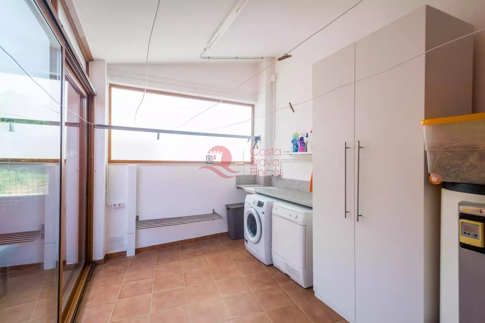 7 soveværelse Byhus til salg i Fonteta med swimmingpool garage - € 695.000 (Ref: 9048652)