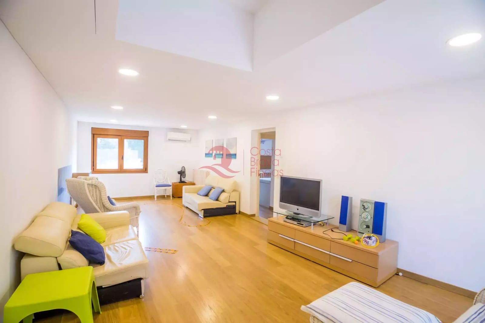 7 soveværelse Byhus til salg i Fonteta med swimmingpool garage - € 695.000 (Ref: 9048652)