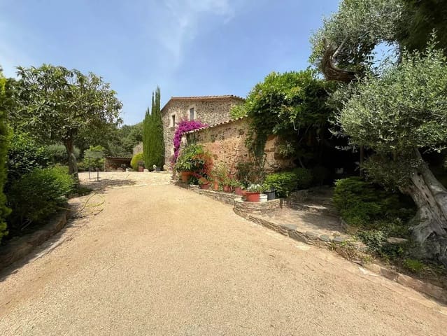 10 sypialnia Finka/Dom wiejski na sprzedaż w Vall-llobrega z basenem garażem - 2 300 000 € (Ref: 9059271)