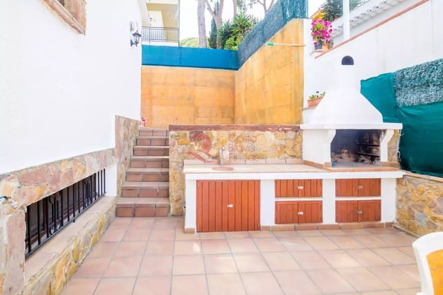 4 bedroom Villa for sale in Platja d'Aro, Castell-Platja d'Aro with garage - € 630,000 (Ref: 9059272)