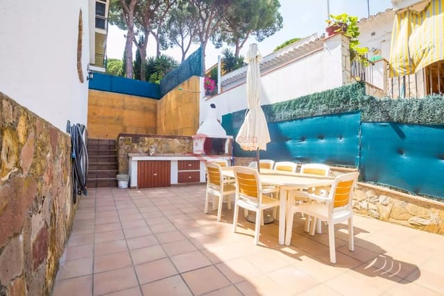 4 bedroom Villa for sale in Platja d'Aro, Castell-Platja d'Aro with garage - € 630,000 (Ref: 9059272)