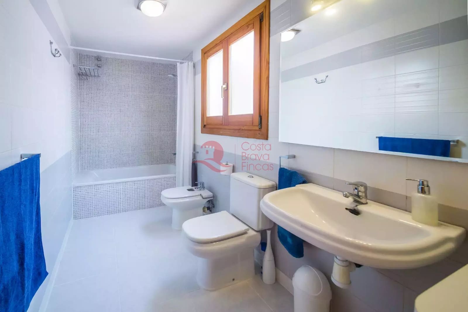 4 sypialnia Dom na sprzedaż w Platja d'Aro z basenem garażem - 540 000 € (Ref: 9060321)