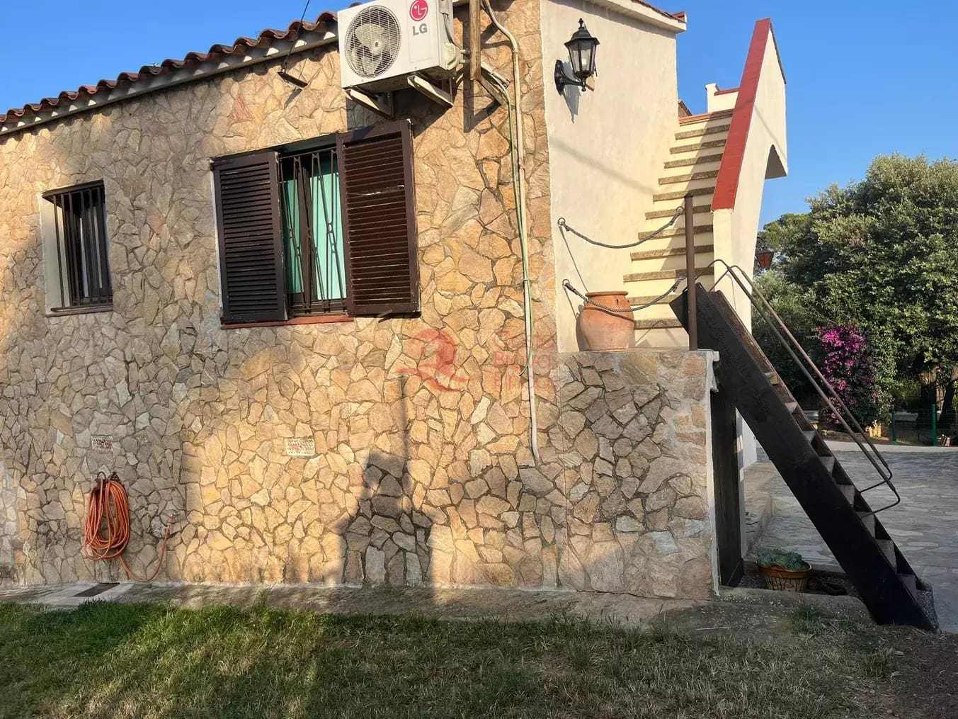 3 bedroom Villa for sale in Vall-llobrega with garage - € 430,000 (Ref: 9085209)