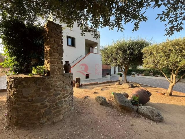 Chalet de 3 habitaciones en Vall-llobrega en venta con garaje - 430.000 € (Ref: 9085209)