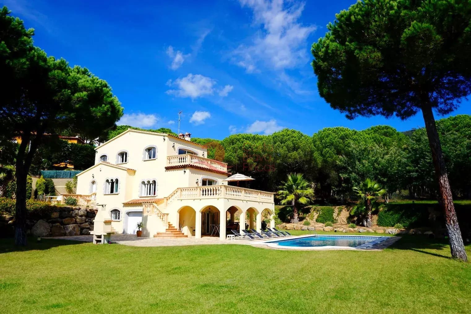 6 bedroom Villa for sale in Santa Cristina d'Aro with pool garage - € 995,000 (Ref: 9110165)