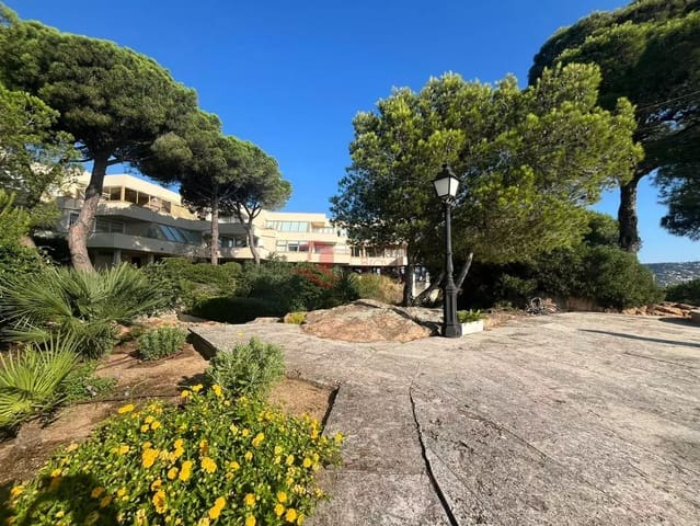 2 bedroom Apartment for sale in Sant Feliu de Guíxols with pool - € 290,000 (Ref: 9126698)