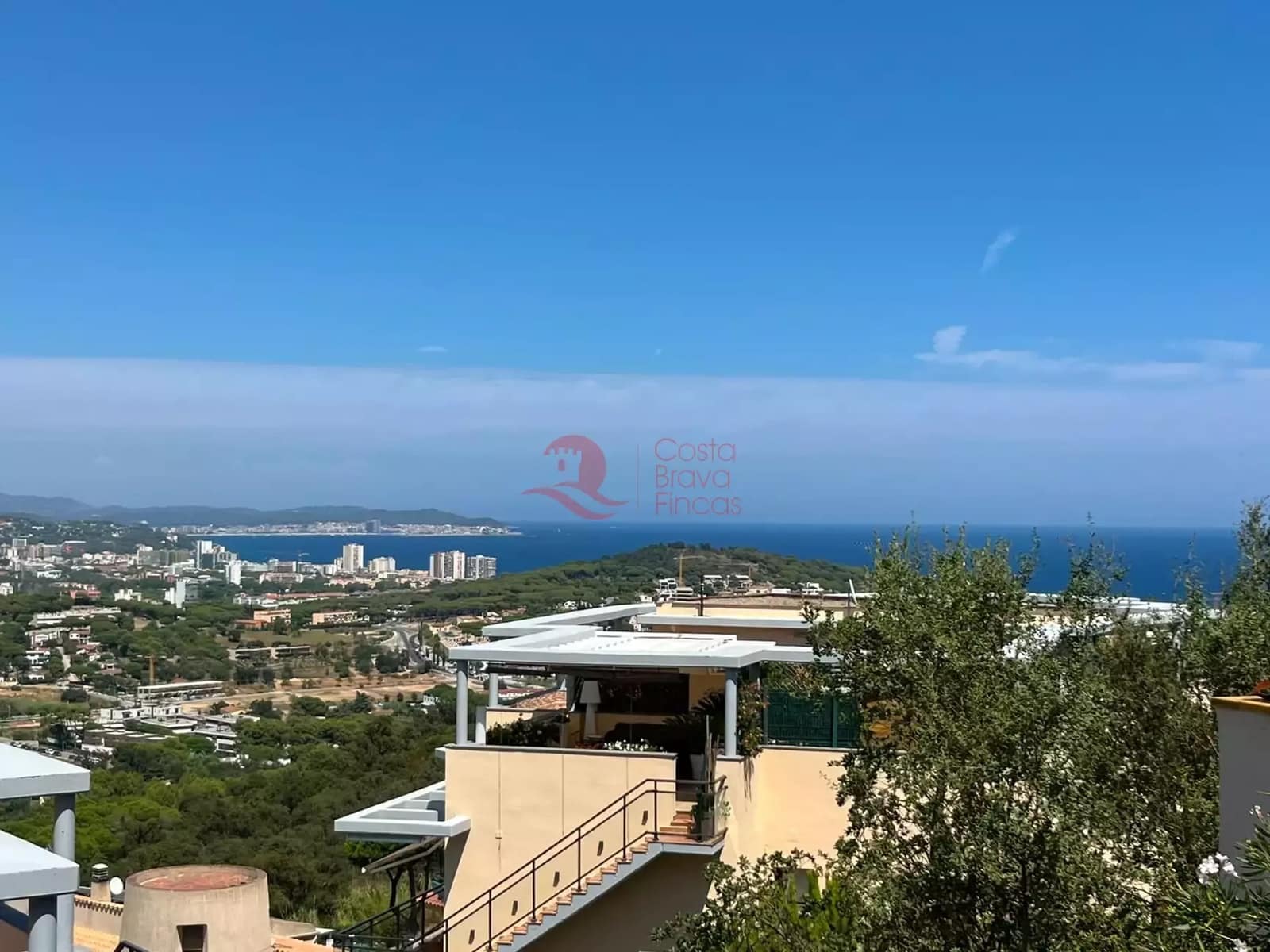 2 bedroom Apartment for sale in Sant Feliu de Guixols with pool - € 270,000 (Ref: 9126698)