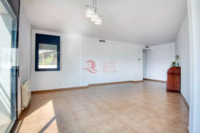 3 slaapkamer Appartement te koop in Sant Feliu de Guíxols met zwembad - € 495.000 (Ref: 9171335)