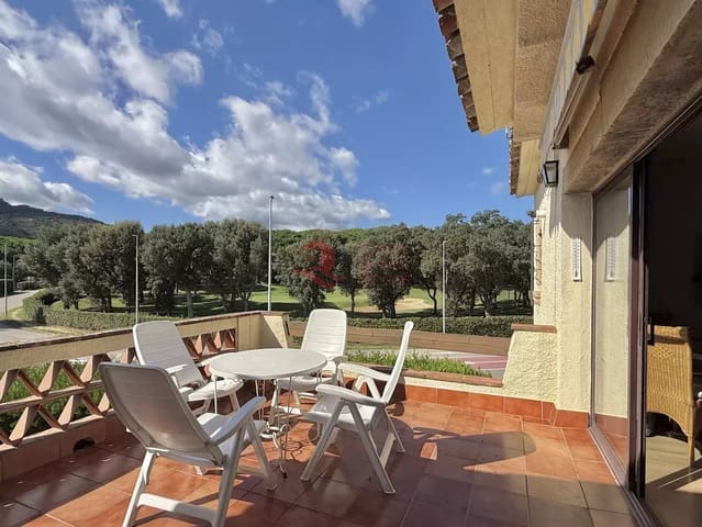 Apartamento de 2 habitaciones en Santa Cristina d'Aro en venta con garaje - 193.000 € (Ref: 9300903)