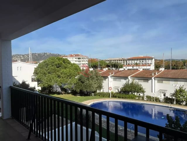 Apartamento de 3 habitaciones en Platja d'Aro, Castell-Platja d'Aro en venta con piscina garaje - 535.000 € (Ref: 9362284)