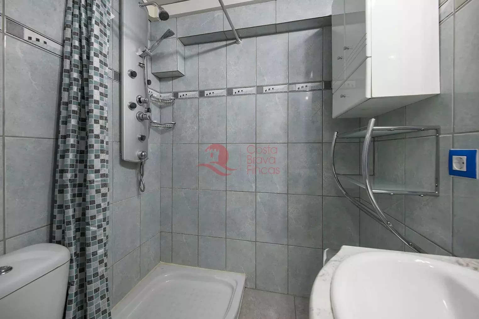 Apartment for sale in Platja d'Aro - € 100,000 (Ref: 9390677)