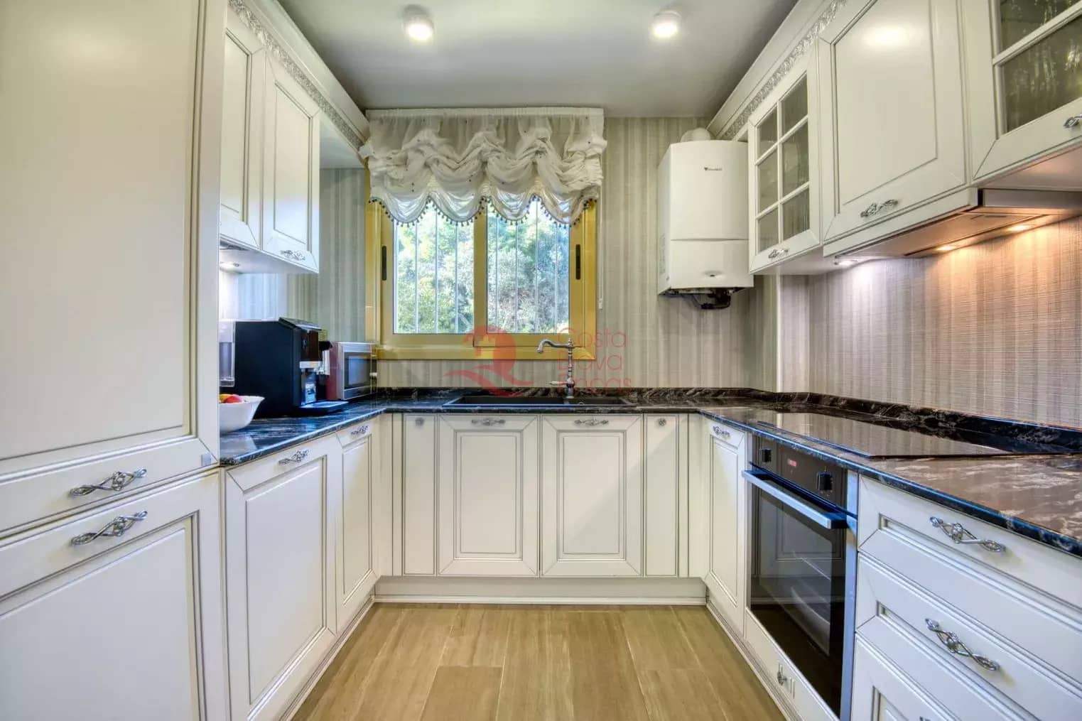 2 slaapkamer Appartement te koop in Sant Feliu de Guixols met zwembad garage - € 650.000 (Ref: 9400704)