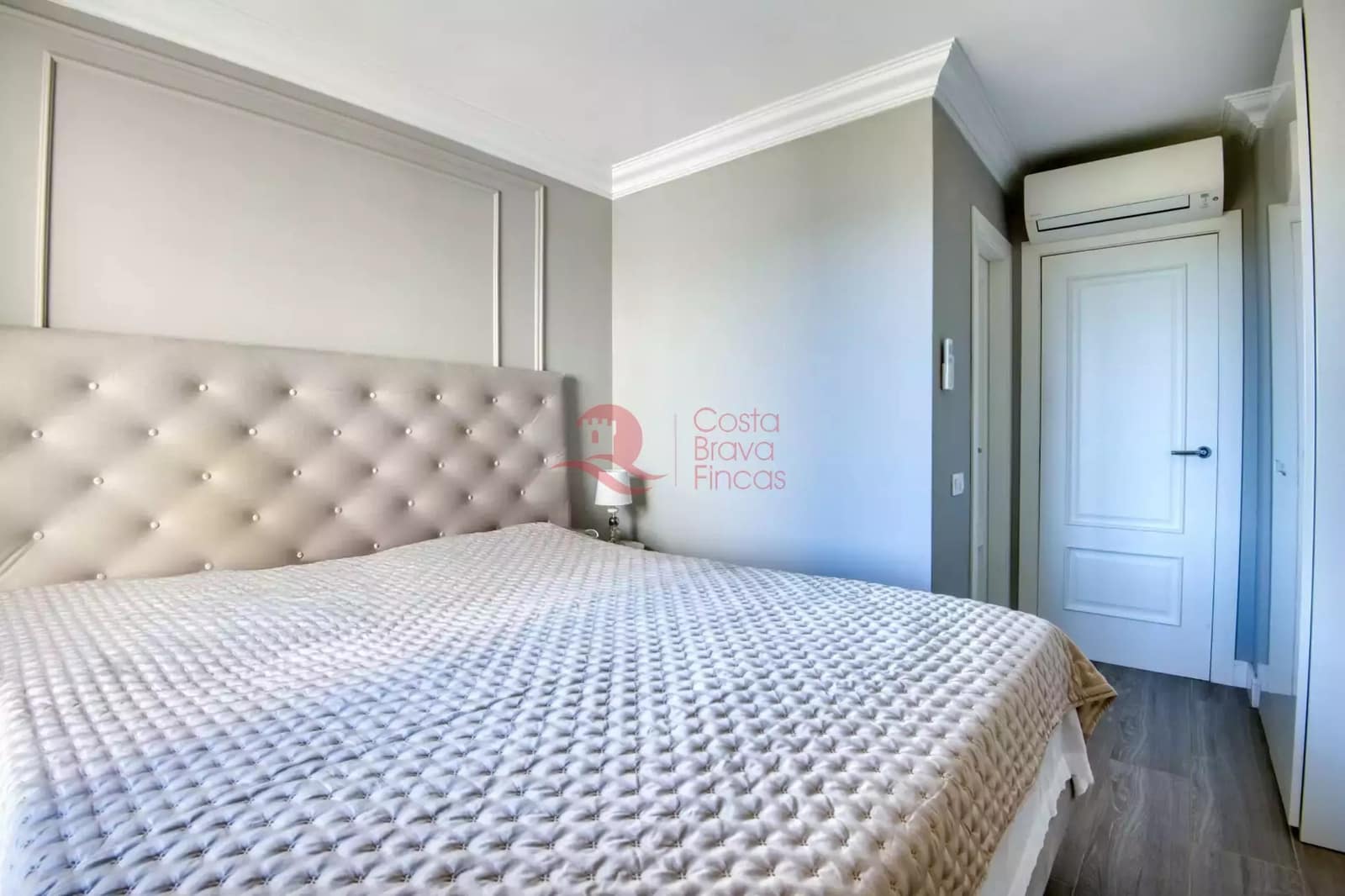 Apartamento de 2 habitaciones en Sant Feliu de Guíxols en venta con piscina garaje - 650.000 € (Ref: 9400704)