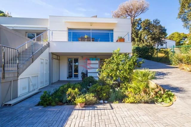 3 bedroom Apartment for sale in Platja d'Aro, Castell-Platja d'Aro with pool garage - € 1,200,000 (Ref: 9400705)