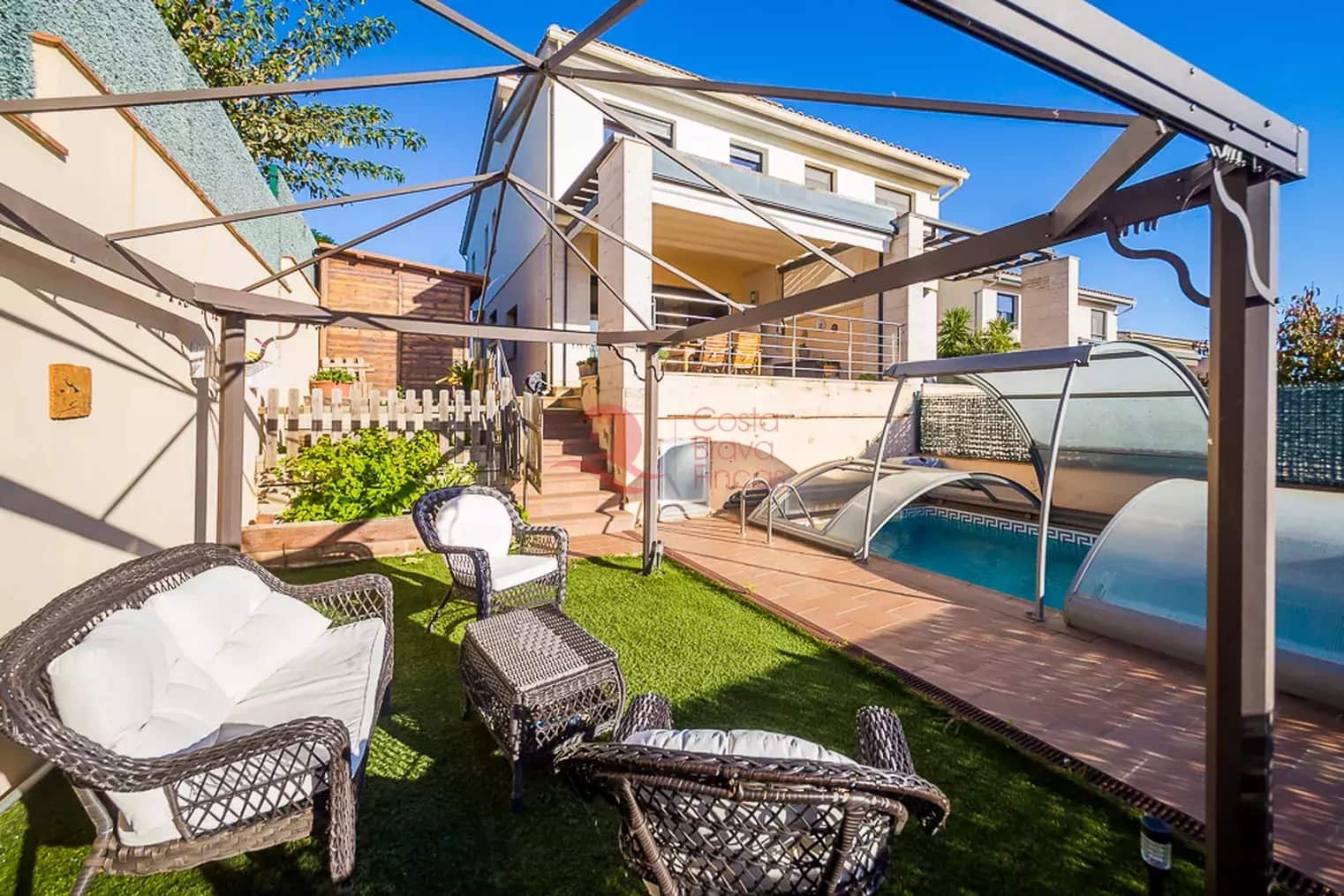 3 soveværelse Byhus til salg i Palamos med swimmingpool garage - € 565.000 (Ref: 9419499)