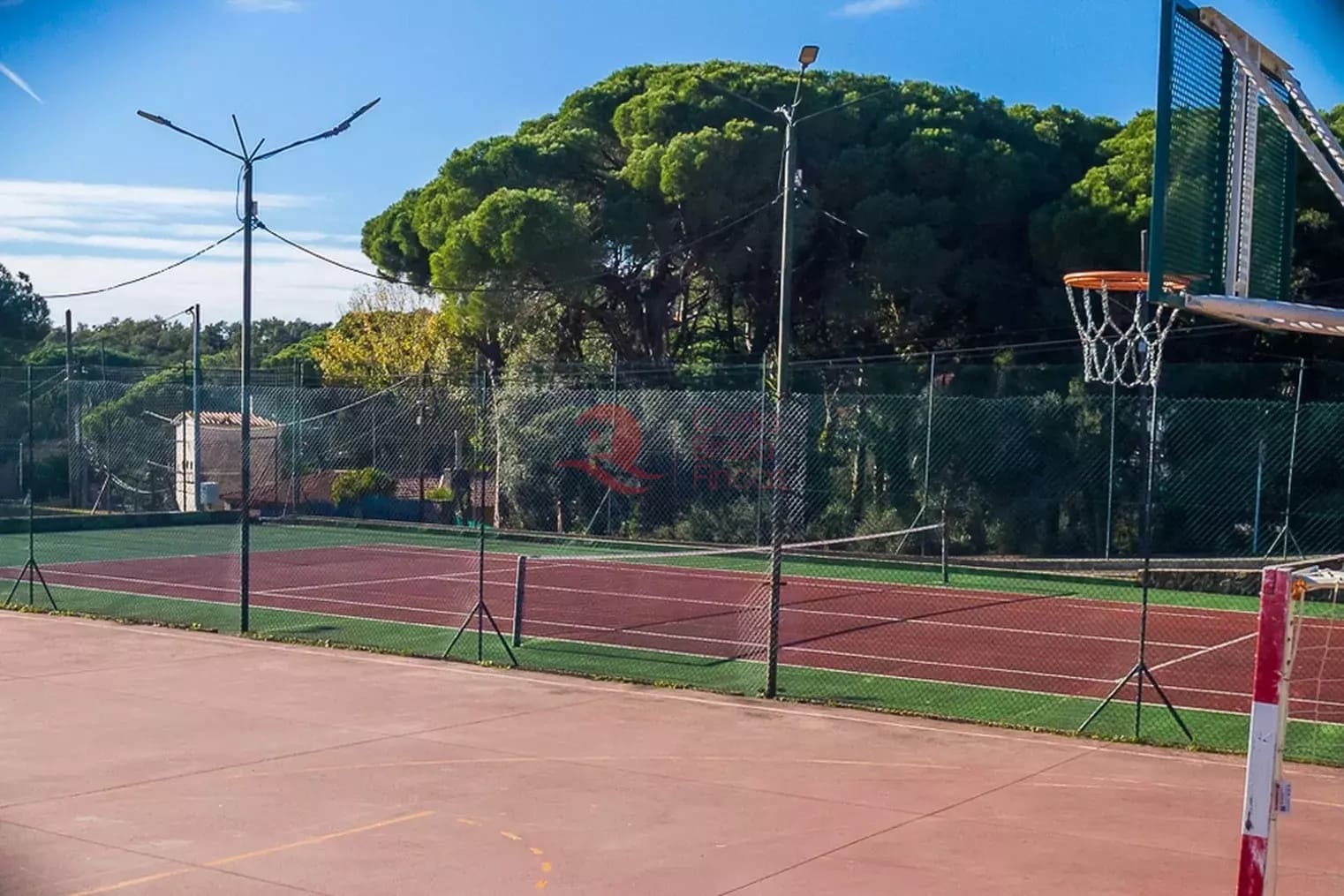 3 soveværelse Villa til salg i Santa Cristina d'Aro med swimmingpool garage - € 275.000 (Ref: 9419500)