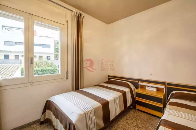 3 bedroom Apartment for sale in Platja d'Aro, Castell-Platja d'Aro - € 320,000 (Ref: 9422196)