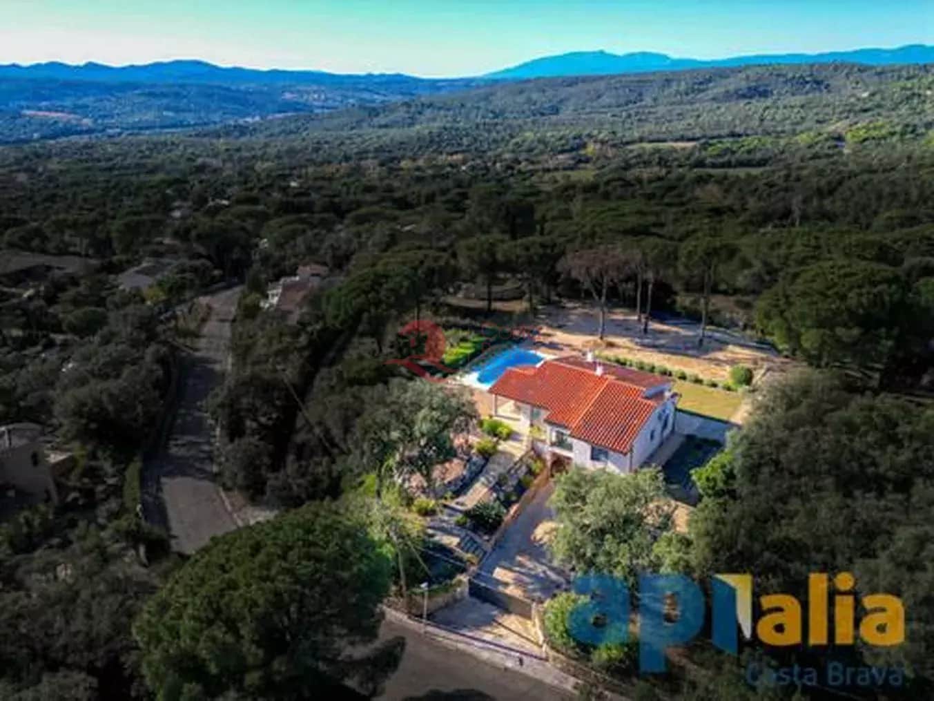 3 slaapkamer Villa te koop in Santa Cristina d'Aro met zwembad garage - € 665.000 (Ref: 9430951)