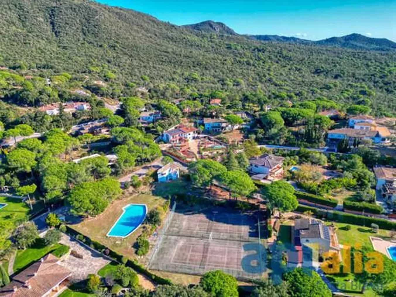 3 slaapkamer Villa te koop in Santa Cristina d'Aro met zwembad garage - € 665.000 (Ref: 9430951)