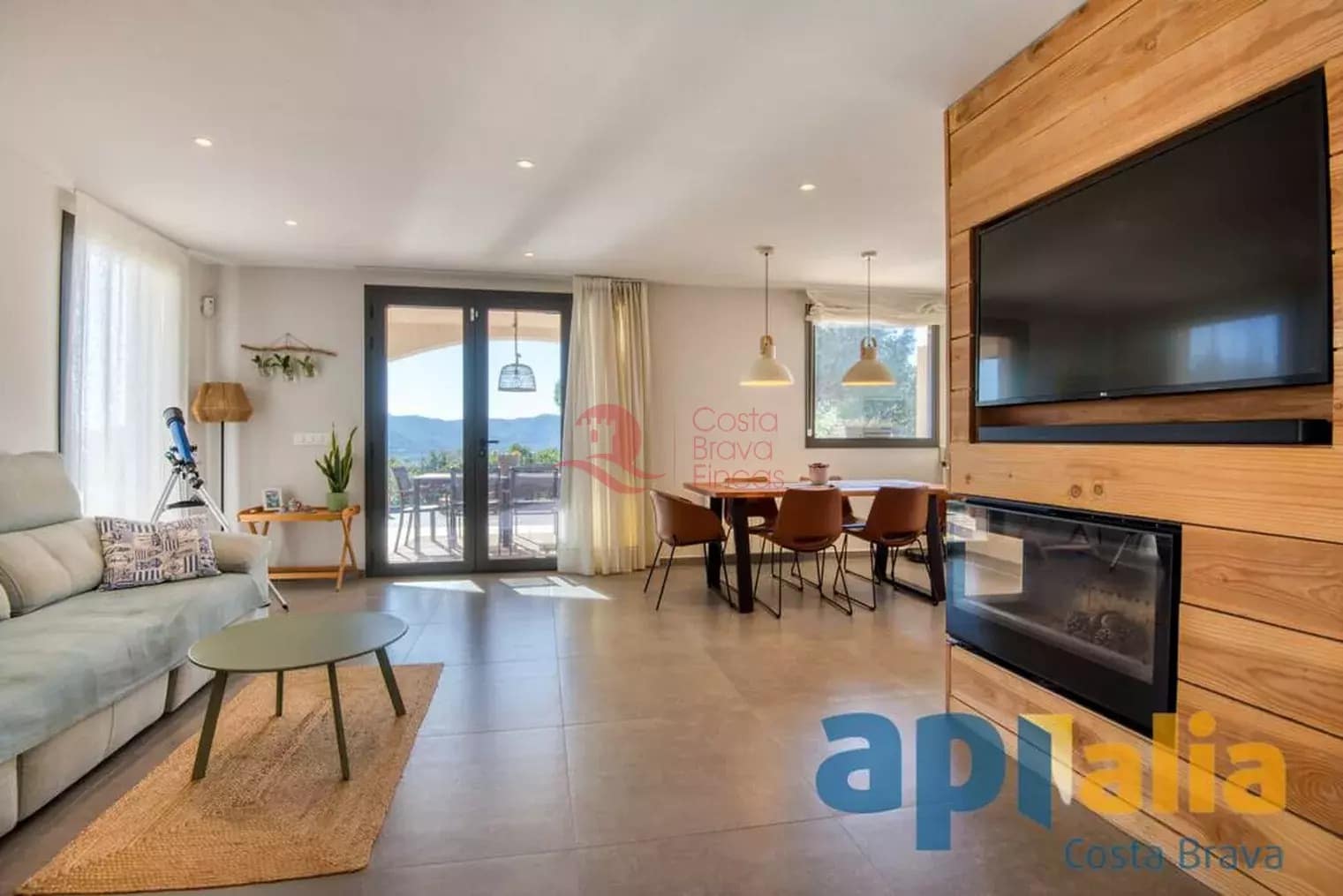 3 slaapkamer Villa te koop in Santa Cristina d'Aro met zwembad garage - € 665.000 (Ref: 9430951)