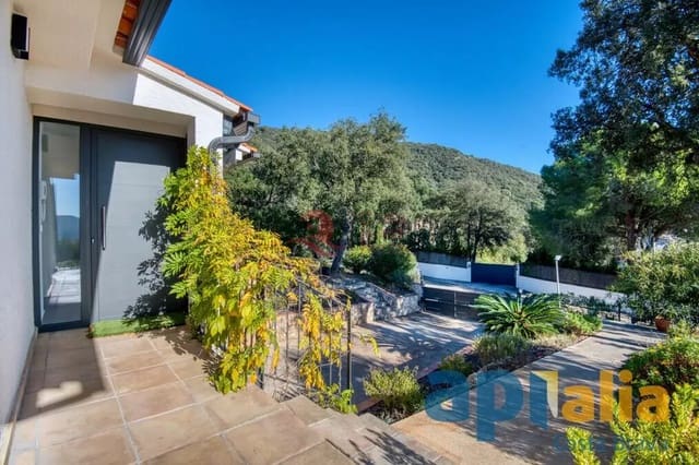 3 camera da letto Villa in vendita in Santa Cristina d'Aro con piscina garage - 665.000 € (Rif: 9430951)