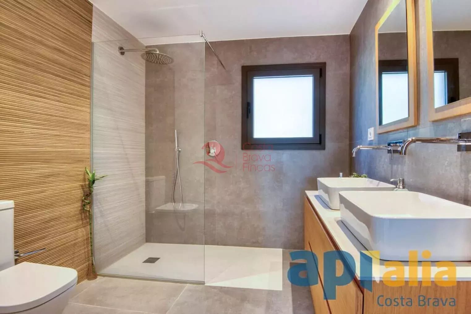 3 slaapkamer Villa te koop in Santa Cristina d'Aro met zwembad garage - € 665.000 (Ref: 9430951)