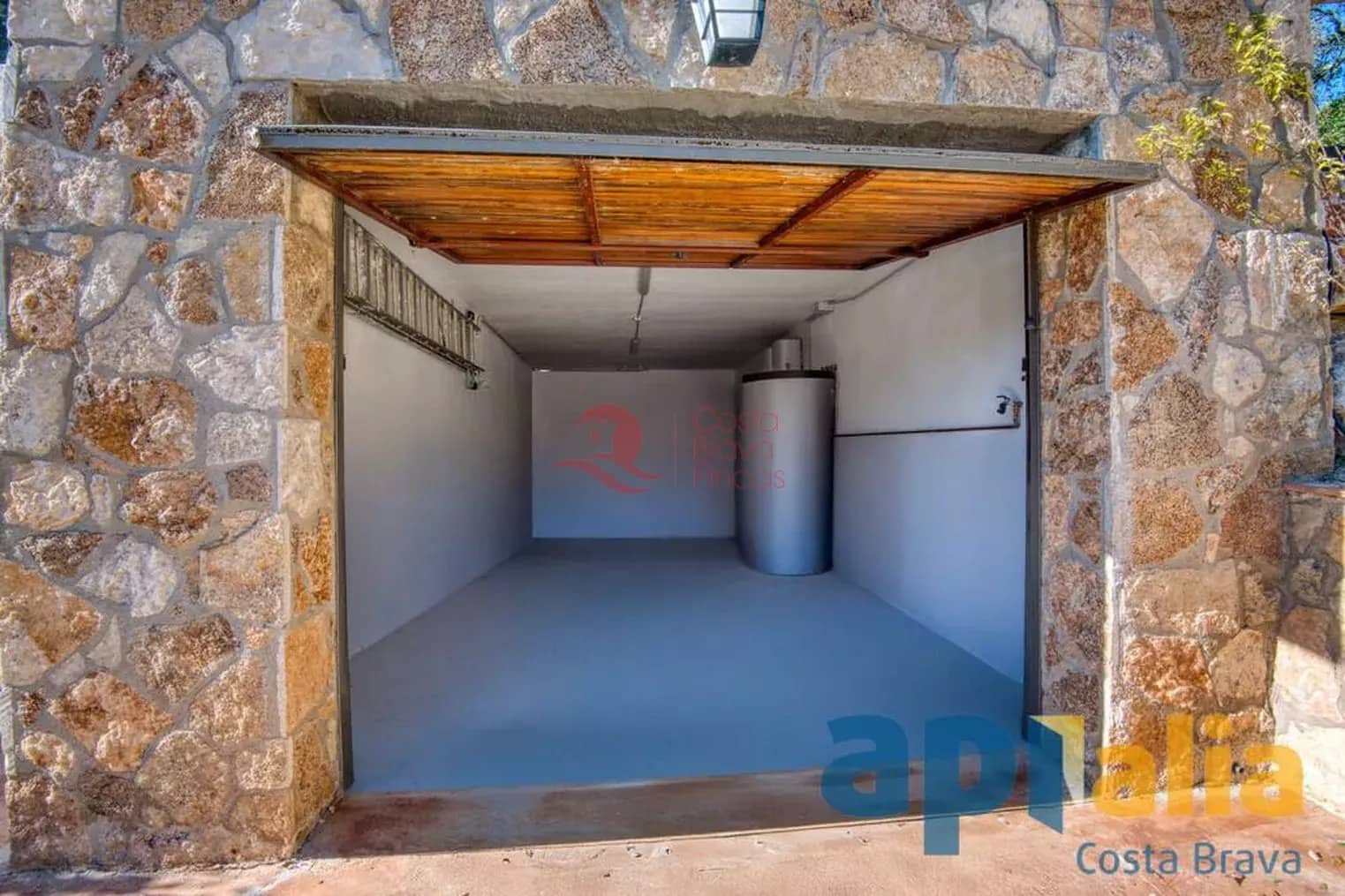 3 slaapkamer Villa te koop in Santa Cristina d'Aro met zwembad garage - € 665.000 (Ref: 9430951)