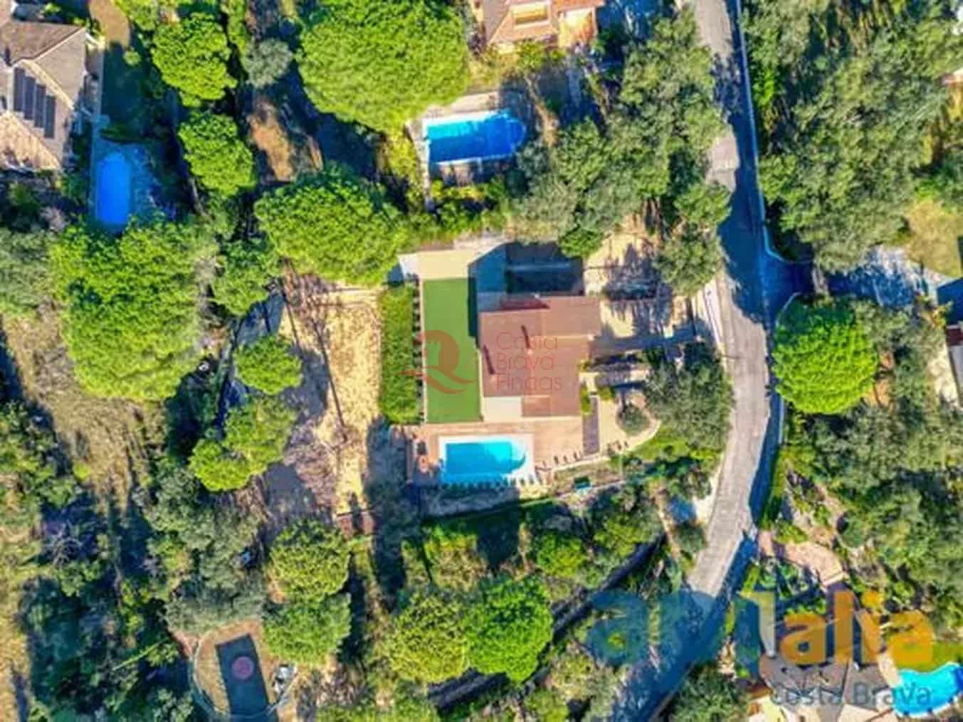3 slaapkamer Villa te koop in Santa Cristina d'Aro met zwembad garage - € 665.000 (Ref: 9430951)