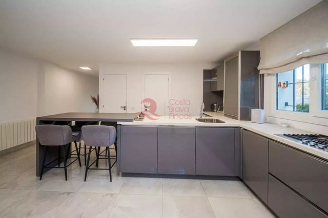 4 sypialnia Dom na sprzedaż w Platja d'Aro, Castell-Platja d'Aro z garażem - 600 000 € (Ref: 9449013)