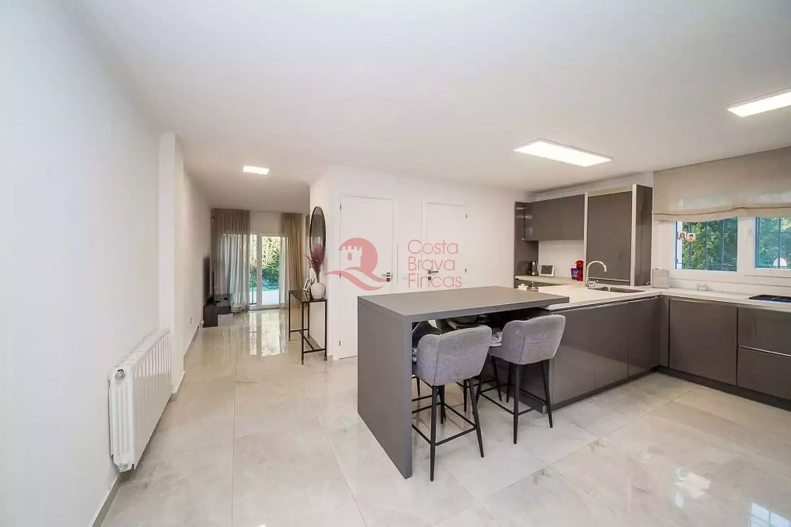 4 bedroom Townhouse for sale in Platja d'Aro with garage - € 600,000 (Ref: 9449013)