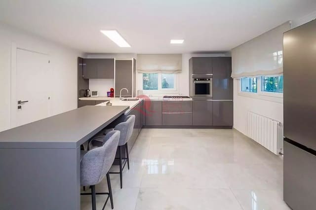 4 bedroom Townhouse for sale in Platja d'Aro, Castell-Platja d'Aro with garage - € 600,000 (Ref: 9449013)