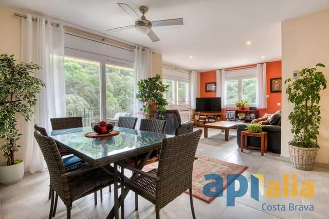 5 Zimmer Villa zu verkaufen in Santa Cristina d'Aro mit Pool Garage - 795.000 € (Ref: 9468296)