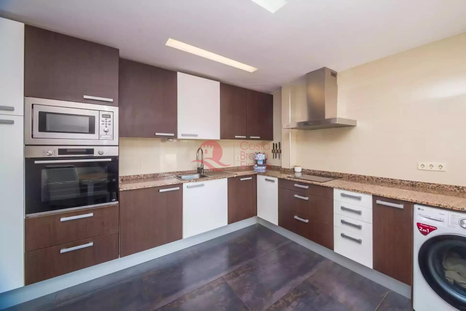 3 bedroom Apartment for sale in Santa Cristina d'Aro - € 290,000 (Ref: 9586175)