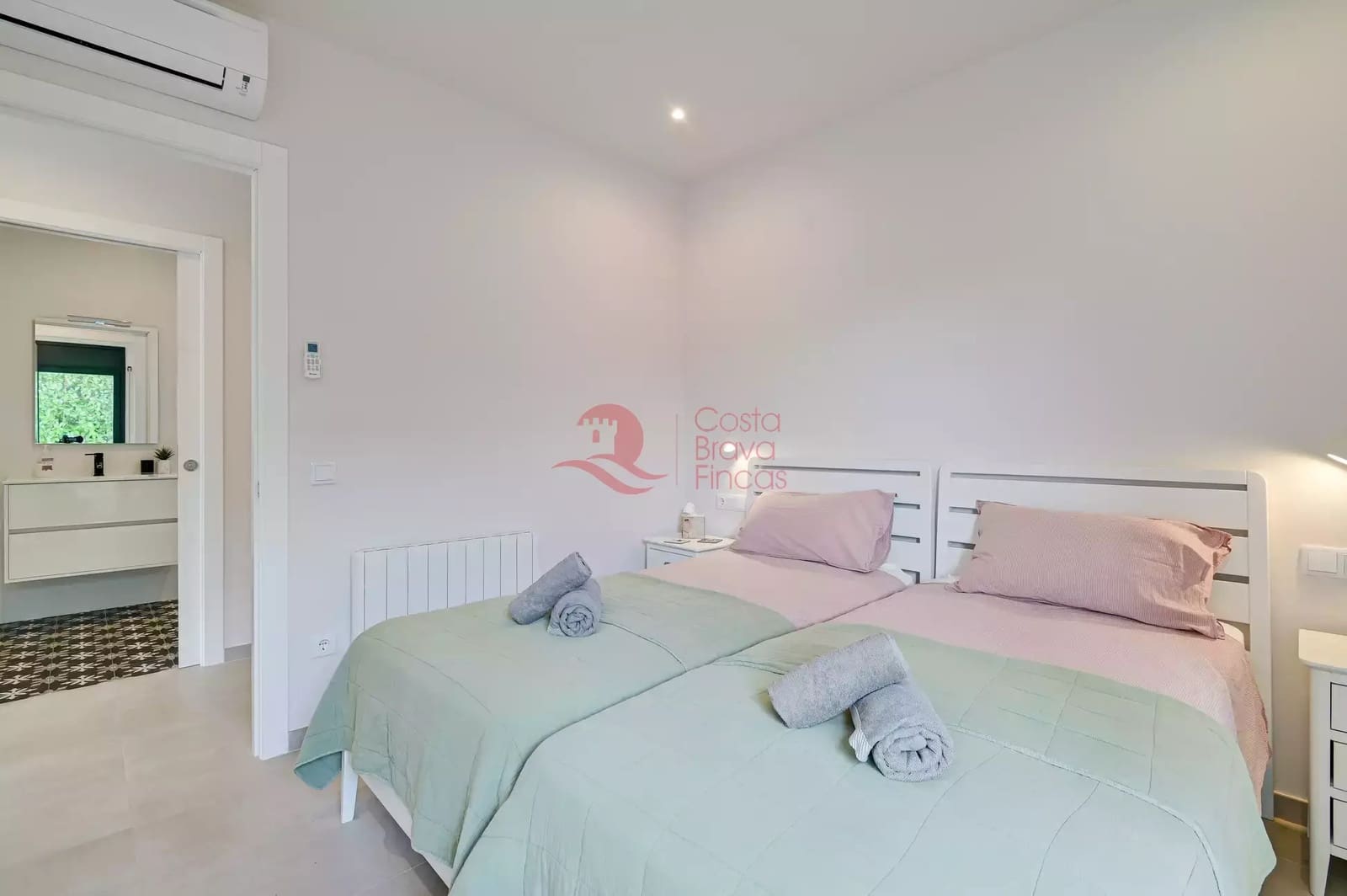 4 soveværelse Villa til salg i Santa Cristina d'Aro med swimmingpool garage - € 599.000 (Ref: 9599360)