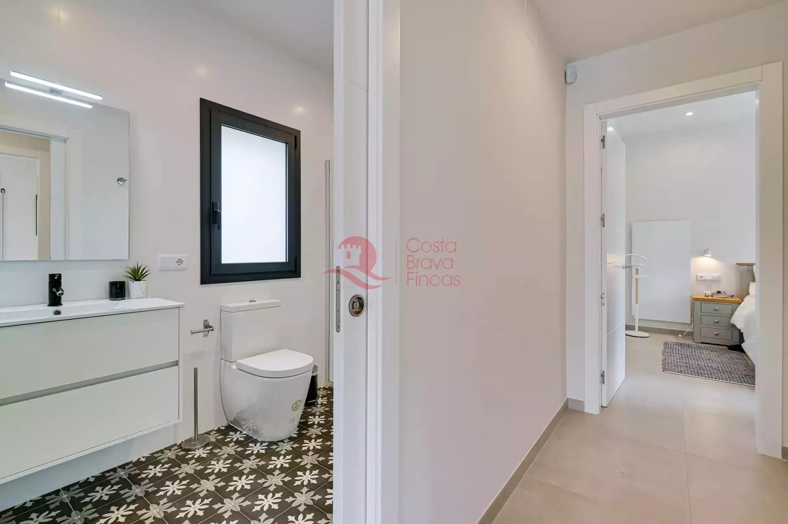 4 soveværelse Villa til salg i Santa Cristina d'Aro med swimmingpool garage - € 599.000 (Ref: 9599360)