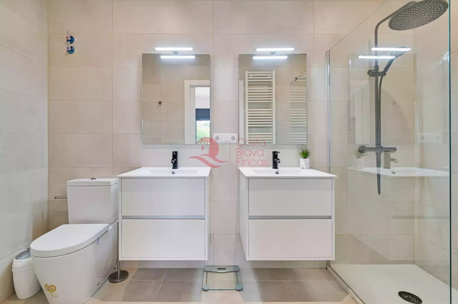 4 soveværelse Villa til salg i Santa Cristina d'Aro med swimmingpool garage - € 599.000 (Ref: 9599360)