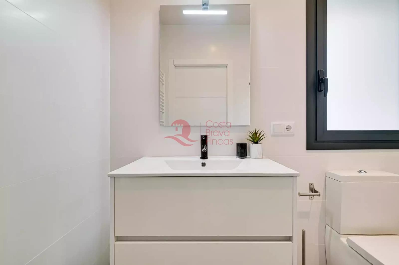 4 soveværelse Villa til salg i Santa Cristina d'Aro med swimmingpool garage - € 599.000 (Ref: 9599360)