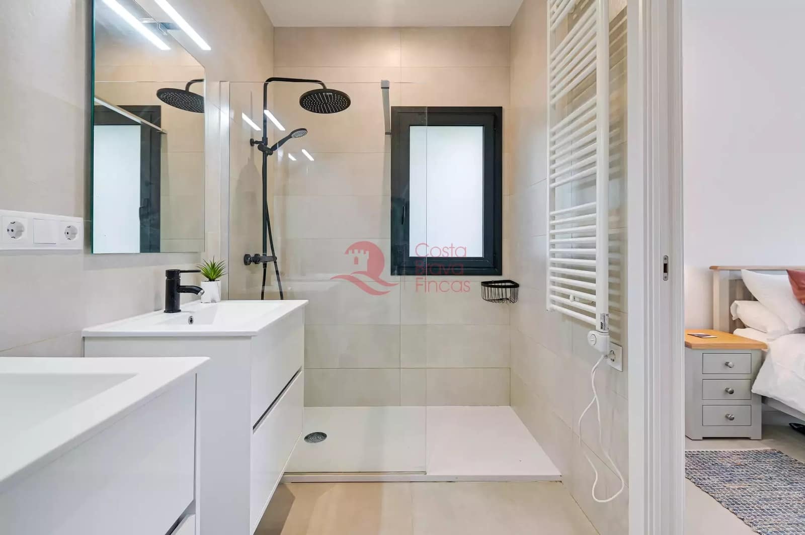 4 soveværelse Villa til salg i Santa Cristina d'Aro med swimmingpool garage - € 599.000 (Ref: 9599360)