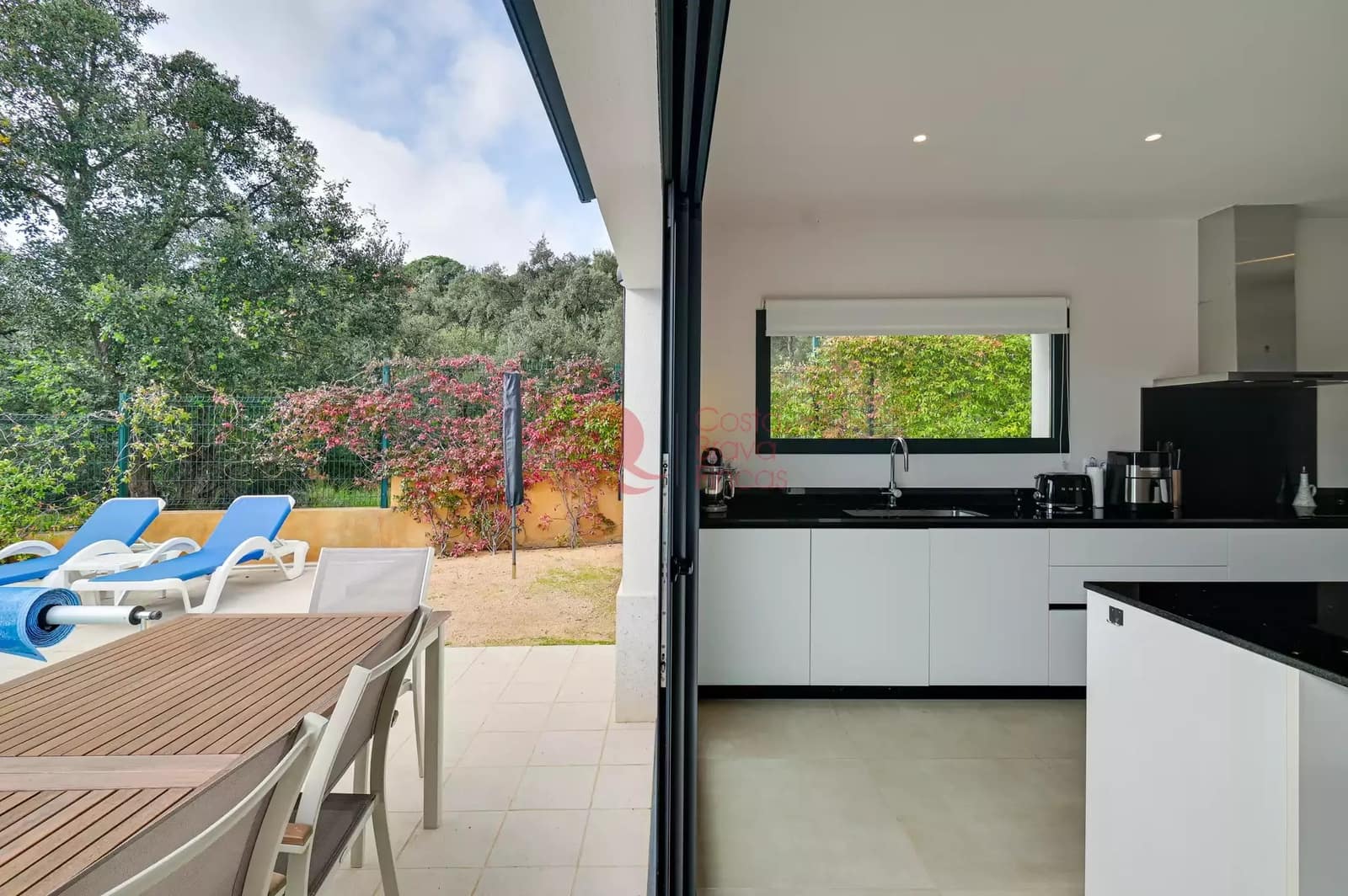 4 soveværelse Villa til salg i Santa Cristina d'Aro med swimmingpool garage - € 599.000 (Ref: 9599360)