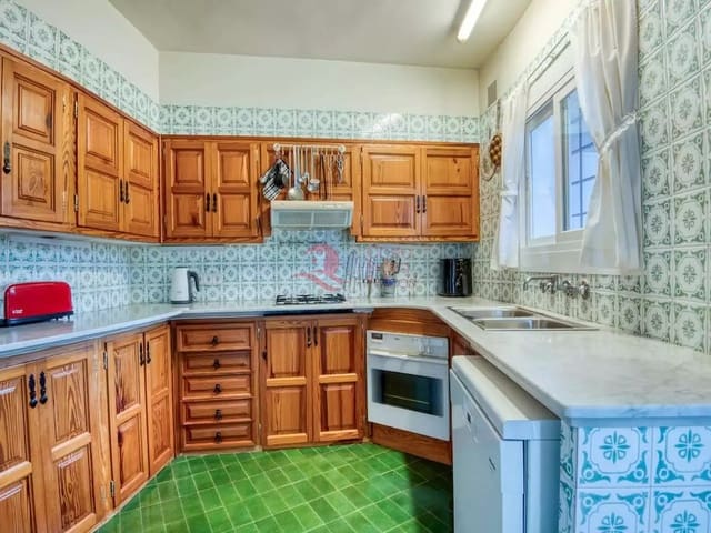 4 sypialnia Willa na sprzedaż w Santa Cristina d'Aro z basenem garażem - 895 000 € (Ref: 9629907)