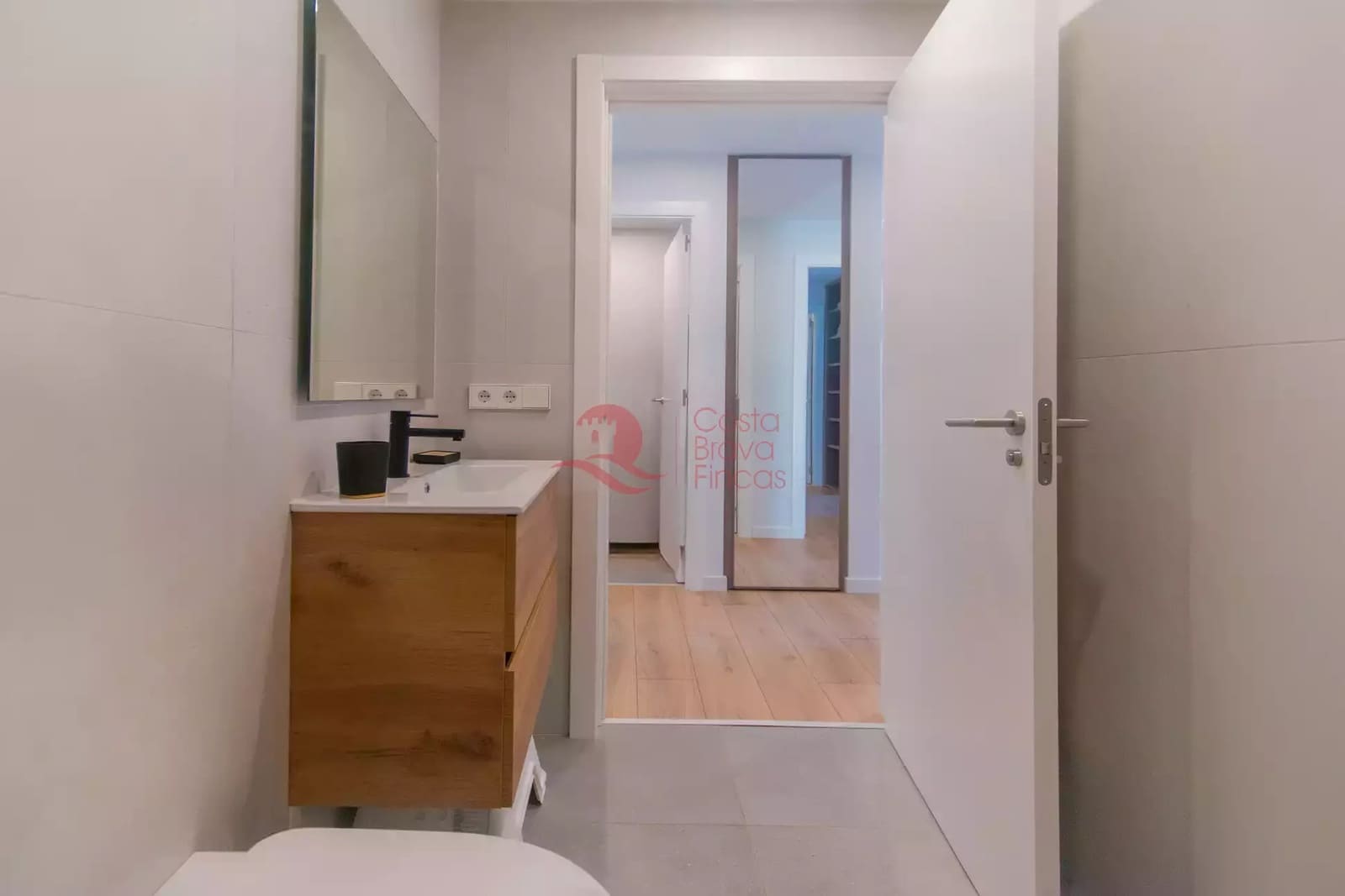 3 sypialnia Apartament na sprzedaż w S'Agaro z basenem garażem - 795 000 € (Ref: 9711821)