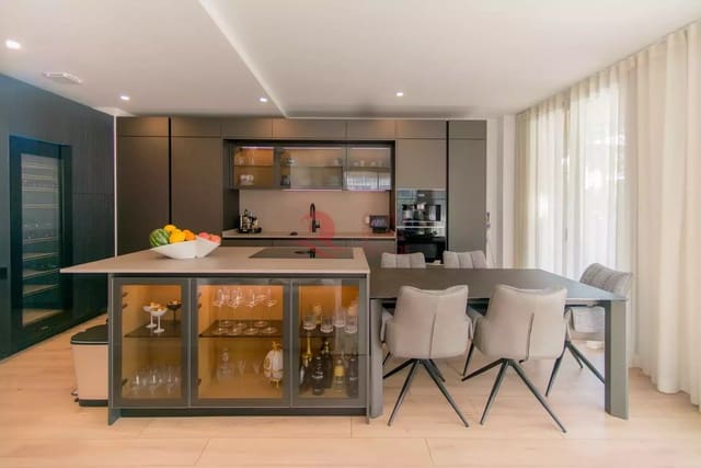 3 soverom Leilighet til salgs i S'Agaro, Castell-Platja d'Aro med svømmebasseng garasje - € 795 000 (Ref: 9711821)