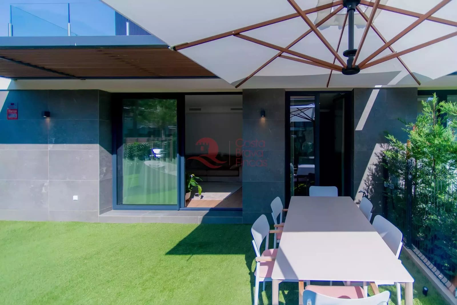 3 sypialnia Apartament na sprzedaż w S'Agaro z basenem garażem - 795 000 € (Ref: 9711821)