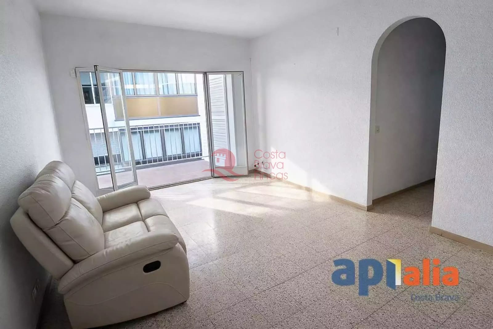 4 bedroom Apartment for sale in Palamos - € 350,000 (Ref: 9738381)