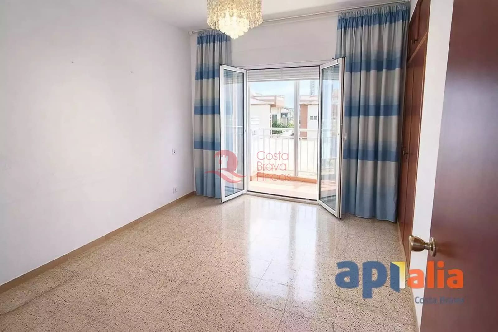 4 bedroom Apartment for sale in Palamos - € 350,000 (Ref: 9738381)