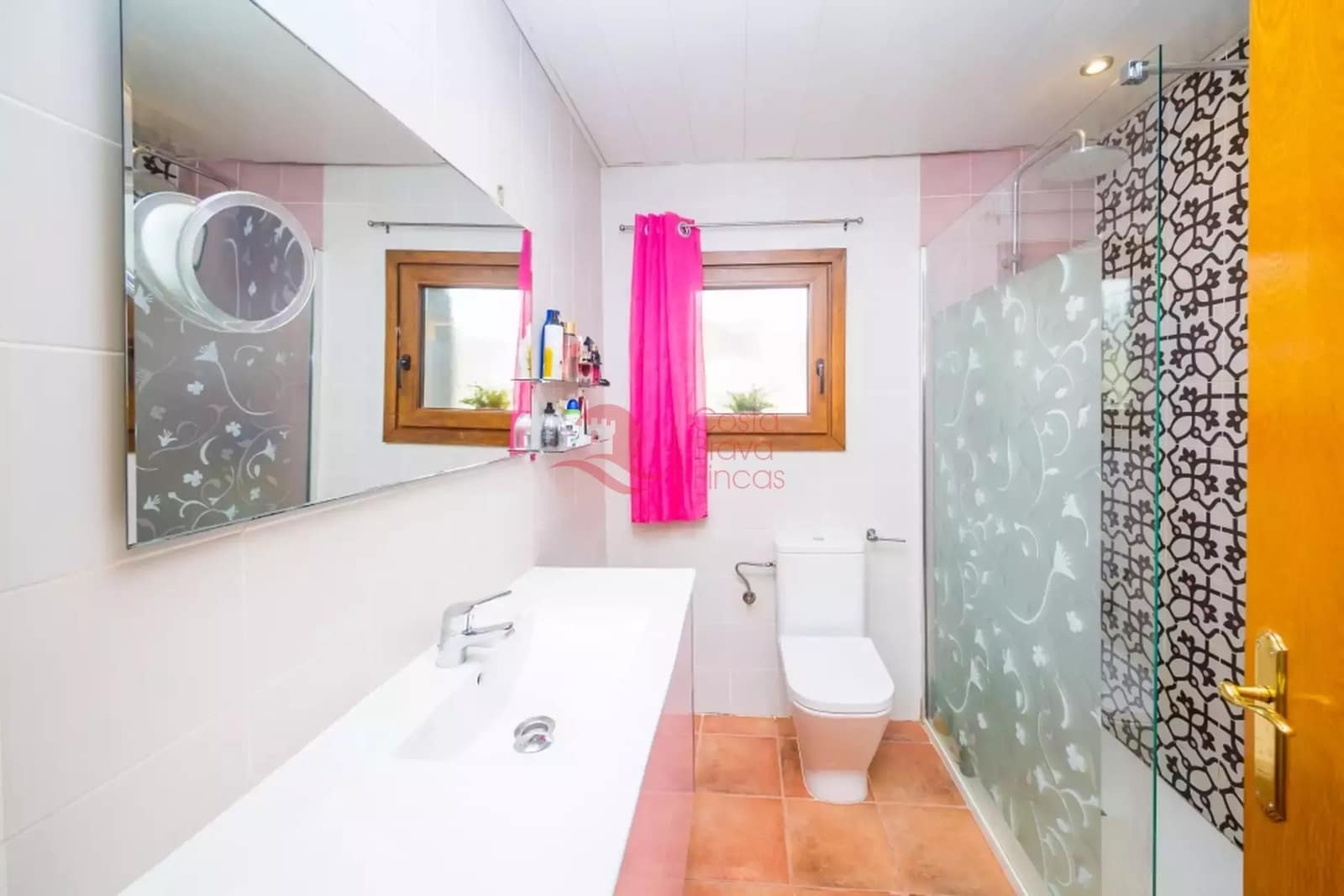 3 bedroom Apartment for sale in Santa Cristina d'Aro with garage - € 380,000 (Ref: 9738382)