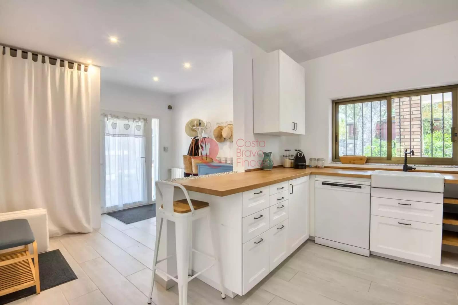4 sypialnia Apartament na sprzedaż w Santa Cristina d'Aro z basenem garażem - 495 000 € (Ref: 9817873)