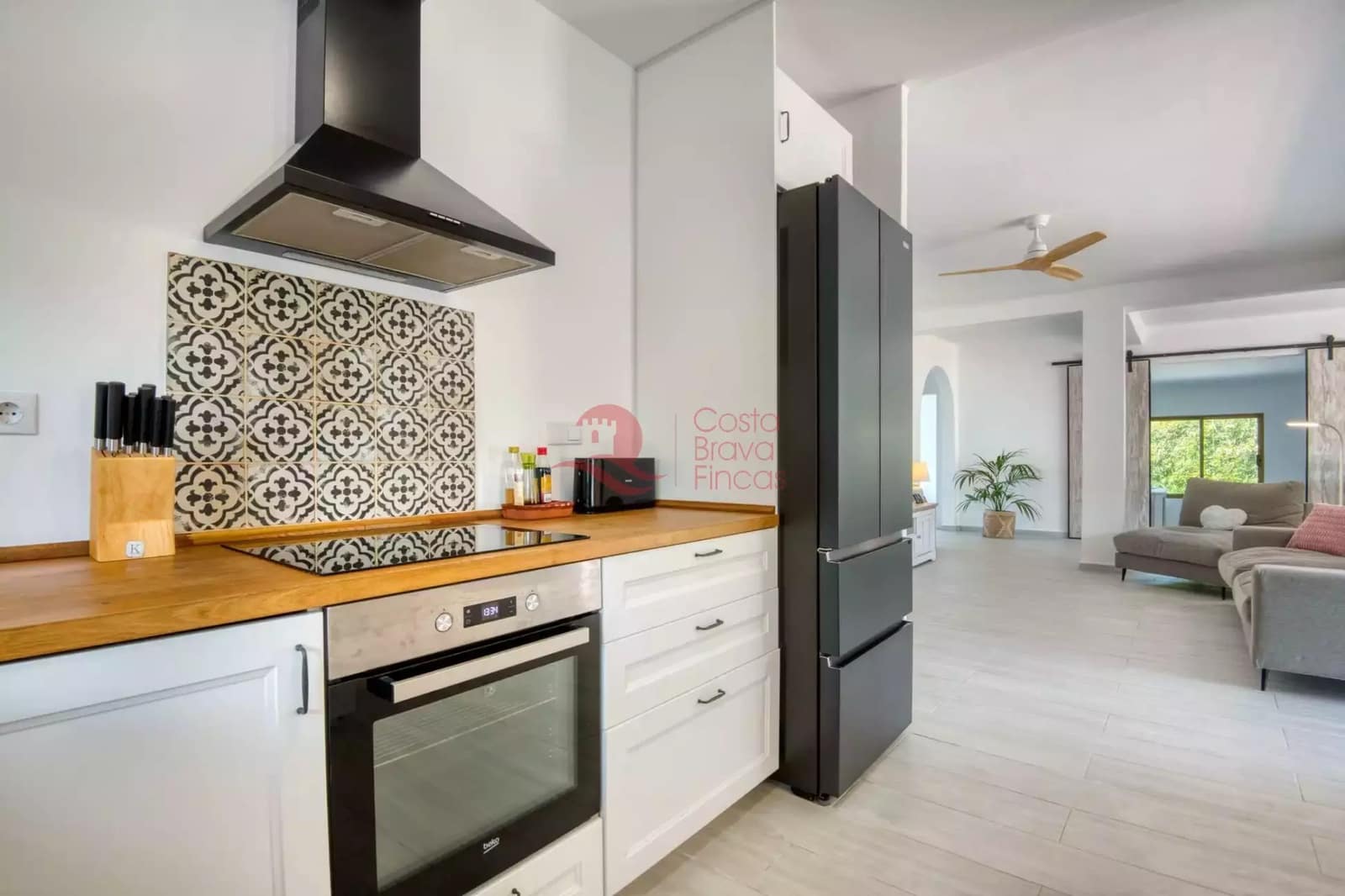 4 sypialnia Apartament na sprzedaż w Santa Cristina d'Aro z basenem garażem - 495 000 € (Ref: 9817873)