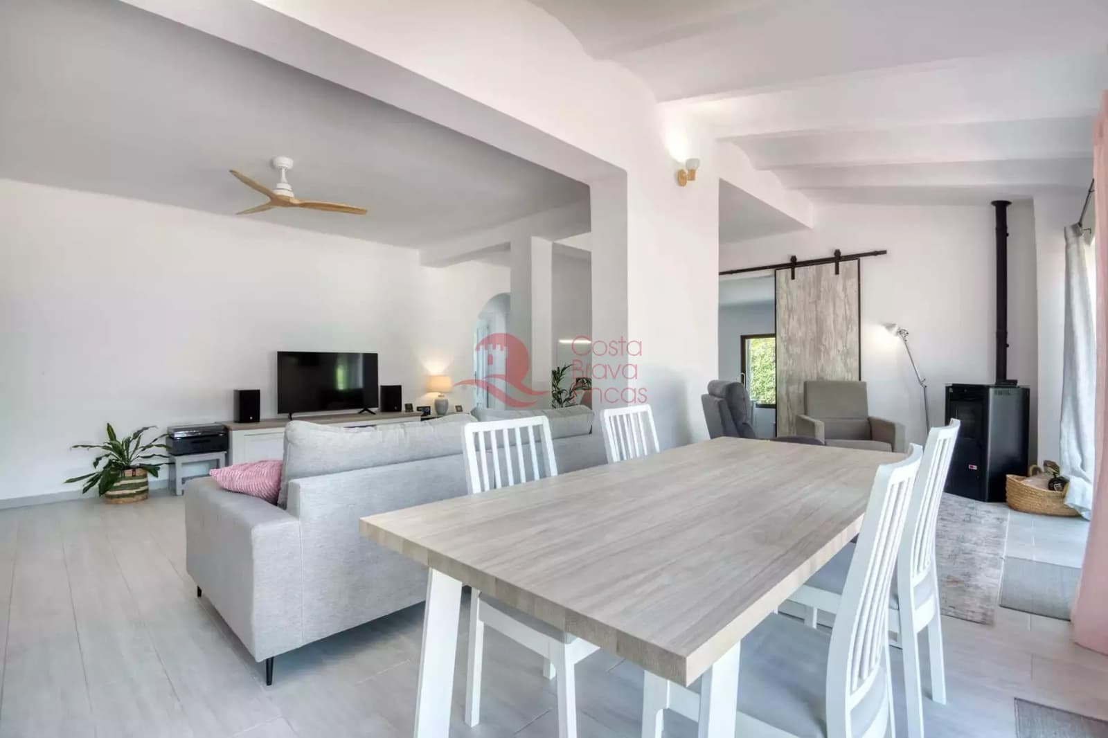 4 sypialnia Apartament na sprzedaż w Santa Cristina d'Aro z basenem garażem - 495 000 € (Ref: 9817873)